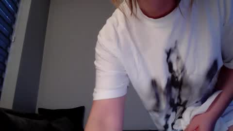 Snapshot of melani_a chatting on February 25, 4:04 pm Melania online show from February 25, 4:04 pm