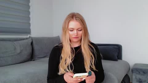 Melania online show from April 8, 10:29 am