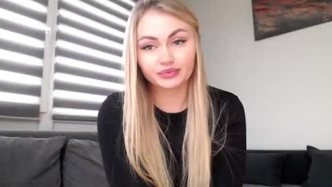 Snapshot of melani_a chatting on December 28, 12:56 pm Melania online show from December 28, 12:56 pm