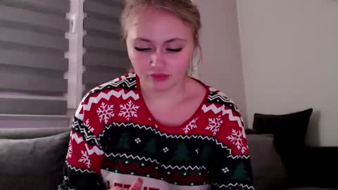Snapshot of melani_a chatting on December 26, 5:30 pm Melania online show from December 26, 5:30 pm