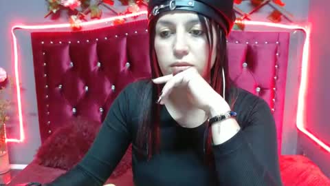 Snapshot of melani_cute01 chatting on February 9, 1:44 am melani_cute01 online show from February 9, 1:44 am