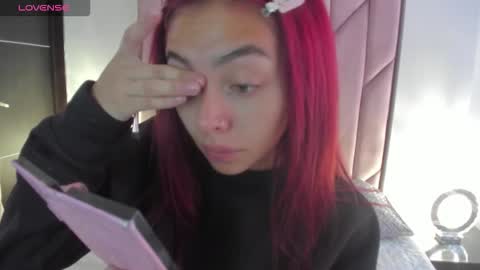 Melanie roux  online show from November 2, 12:27 pm