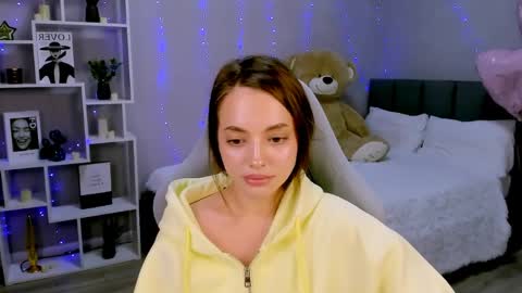 MelanieAlves online show from April 13, 8:35 pm