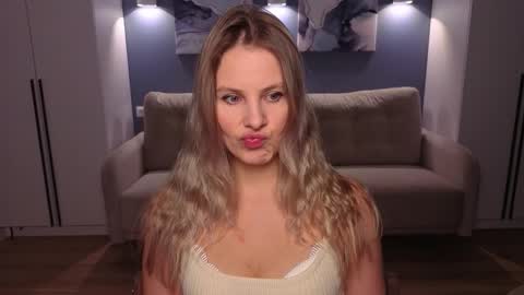 Melanie Bennett online show from February 10, 6:27 am