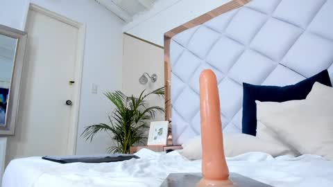 melaniee_joness online show from December 4, 9:18 pm