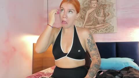 Melanie Roux online show from February 13, 8:01 pm