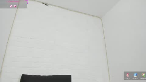 Snapshot of melannie_roses chatting on February 25, 8:42 pm melannie roses online show from February 25, 8:42 pm