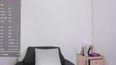 Snapshot of melannie_roses chatting on March 10, 12:07 am melannie roses online show from March 10, 12:07 am