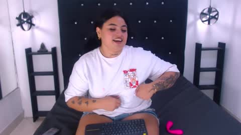 Snapshot of meli_blad chatting on February 24, 7:41 pm meli_blad online show from February 24, 7:41 pm