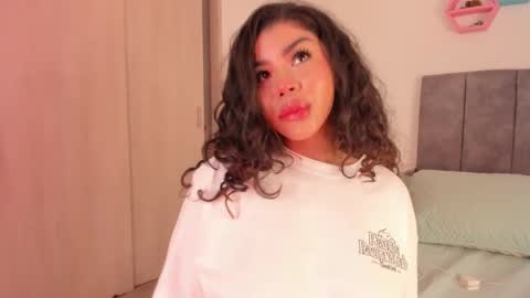 Snapshot of melina_ferrer1 chatting on February 10, 5:30 pm EI online show from February 10, 5:30 pm