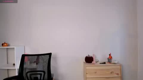 My name is Melina online show from November 8, 4:04 am