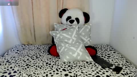 Snapshot of melinna706702 chatting on February 21, 10:59 pm melinna706702 online show from February 21, 10:59 pm