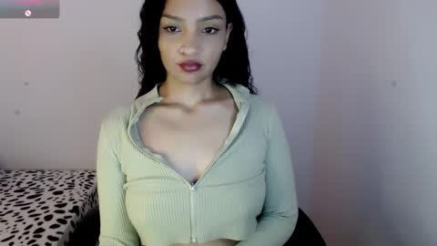 Snapshot of melinna706702 chatting on February 17, 5:23 pm melinna706702 online show from February 17, 5:23 pm