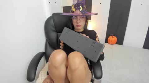 melisa_ss5 online show from October 24, 3:46 pm