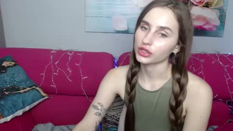 melisareu online show from December 7, 1:57 pm