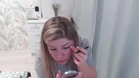 Melissa  Ray online show from October 14, 6:00 pm