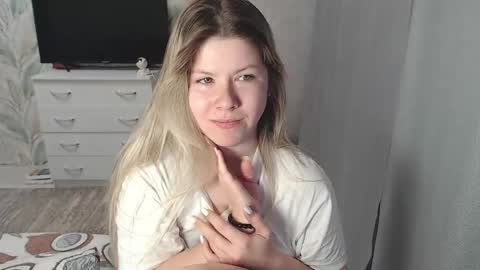 Melissa  Ray online show from February 14, 3:00 am