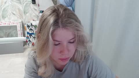 Melissa  Ray online show from October 3, 3:04 am