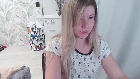 Melissa  Ray online show from September 23, 4:39 am