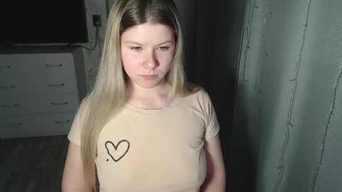 Melissa  Ray online show from February 5, 5:09 pm