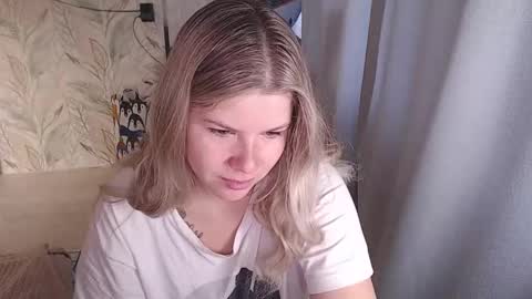 Melissa  Ray online show from September 30, 2:44 am