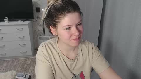 Melissa  Ray online show from February 13, 2:34 am