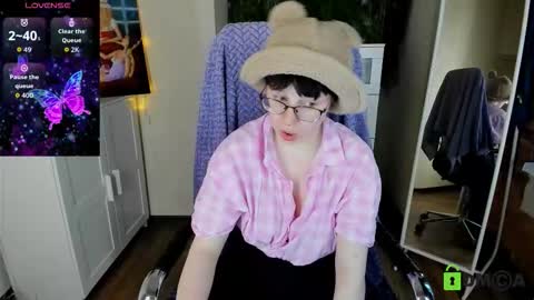 Snapshot of melissa_wells chatting on September 19, 4:00 pm Melissa online show from September 19, 4:00 pm
