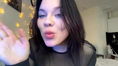 Amilia online show from May 3, 2:12 pm
