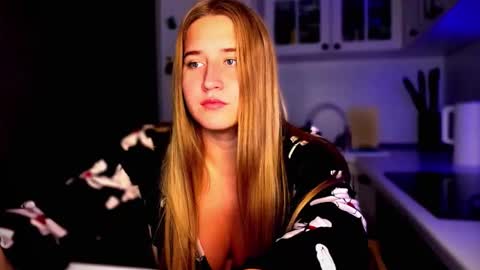 melissalii online show from September 24, 1:51 pm