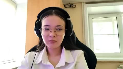 mellieyamazaki online show from June 1, 9:54 am