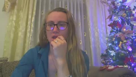 Melly online show from December 8, 3:02 pm