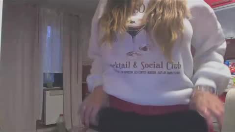 Melly online show from December 6, 2:00 pm