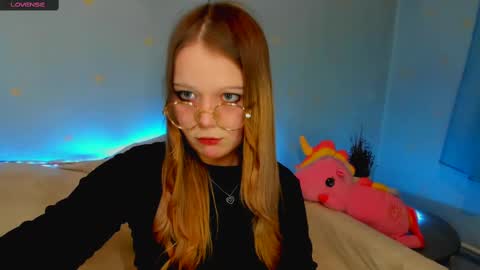 MelMooon online show from February 22, 5:35 pm