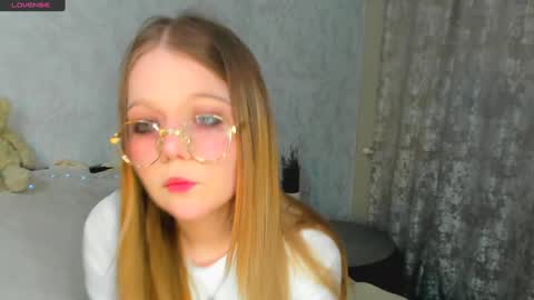 MelMooon online show from January 29, 4:52 pm