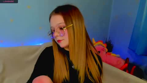 MelMooon online show from February 10, 2:16 pm