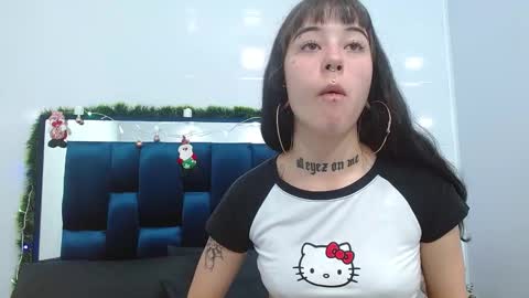 Snapshot of meloddy_collins chatting on December 4, 1:25 pm Meloddy Coliins online show from December 4, 1:25 pm