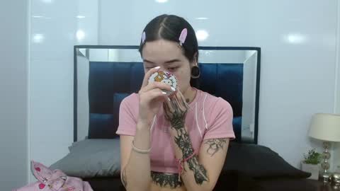 Snapshot of meloddy_collins chatting on February 19, 1:17 pm Meloddy Coliins online show from February 19, 1:17 pm