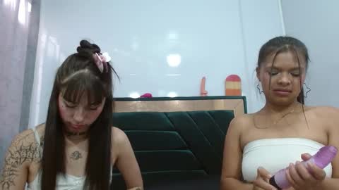 Snapshot of meloddy_collins chatting on January 22, 10:15 pm Meloddy Coliins online show from January 22, 10:15 pm