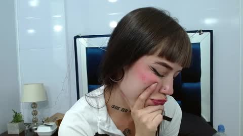 Snapshot of meloddy_collins chatting on February 1, 12:18 am Meloddy Coliins online show from February 1, 12:18 am