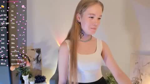 melodievejar online show from December 19, 5:25 am