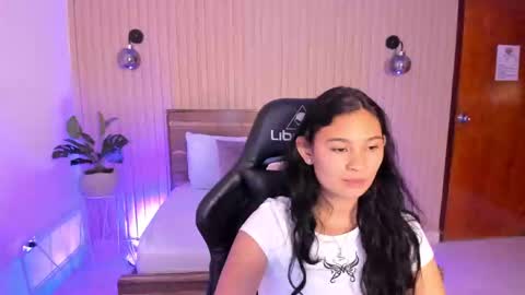 Snapshot of melody_flowers chatting on December 30, 3:23 pm Melody online show from December 30, 3:23 pm