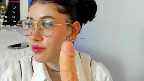 Snapshot of melody_suarez chatting on March 8, 8:03 pm MELODY online show from March 8, 8:03 pm