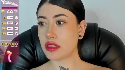 Snapshot of melody_suarez chatting on January 28, 11:07 pm MELODY online show from January 28, 11:07 pm