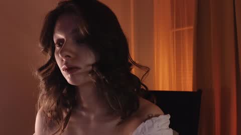 melody  online show from December 15, 3:31 pm