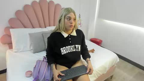 Melody online show from October 13, 5:04 pm