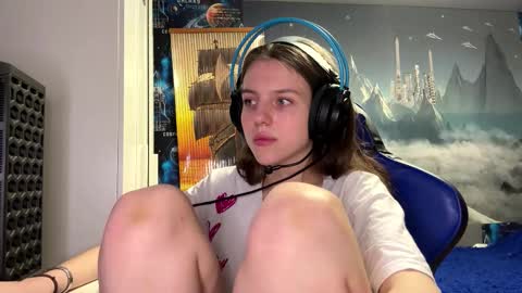 Hi Im Aria 18 years old online show from February 16, 4:16 pm