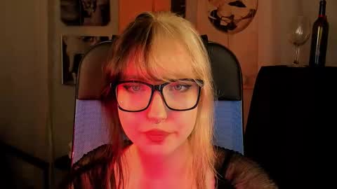 Mia online show from October 22, 8:32 pm