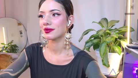 Snapshot of menasaurio_ chatting on March 2, 7:12 pm Mena Help me reach 700 thumbs up online show from March 2, 7:12 pm