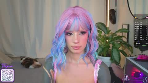Snapshot of menasaurio_ chatting on February 22, 6:52 pm Mena Help me reach 700 thumbs up online show from February 22, 6:52 pm