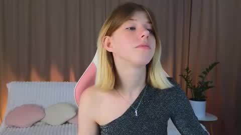 Bella online show from September 12, 1:02 pm